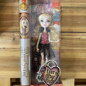 Ever After High Apple White Mirror Beach Doll